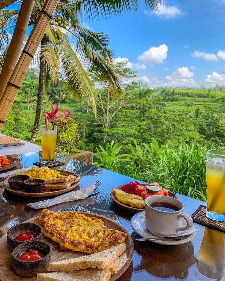 Breakfast, check-out and private airport transfer.